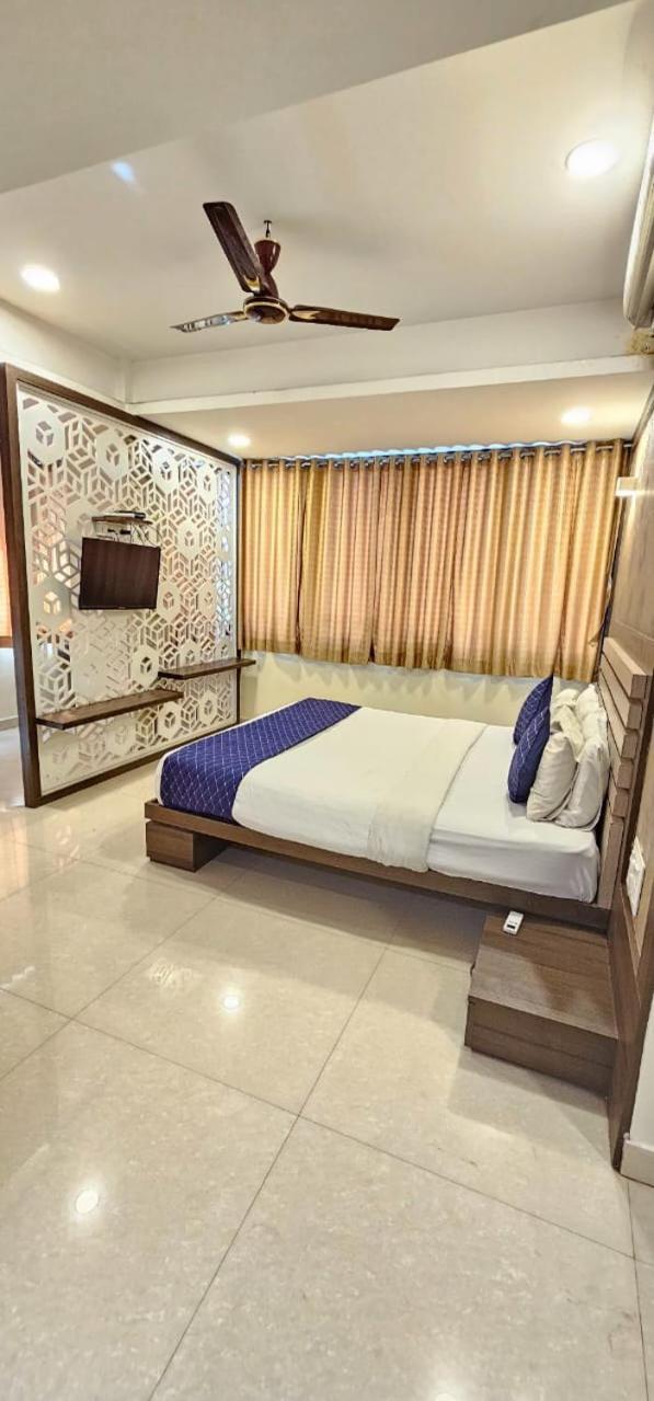Stayguru Hotel Atithi Bhuj Exterior photo