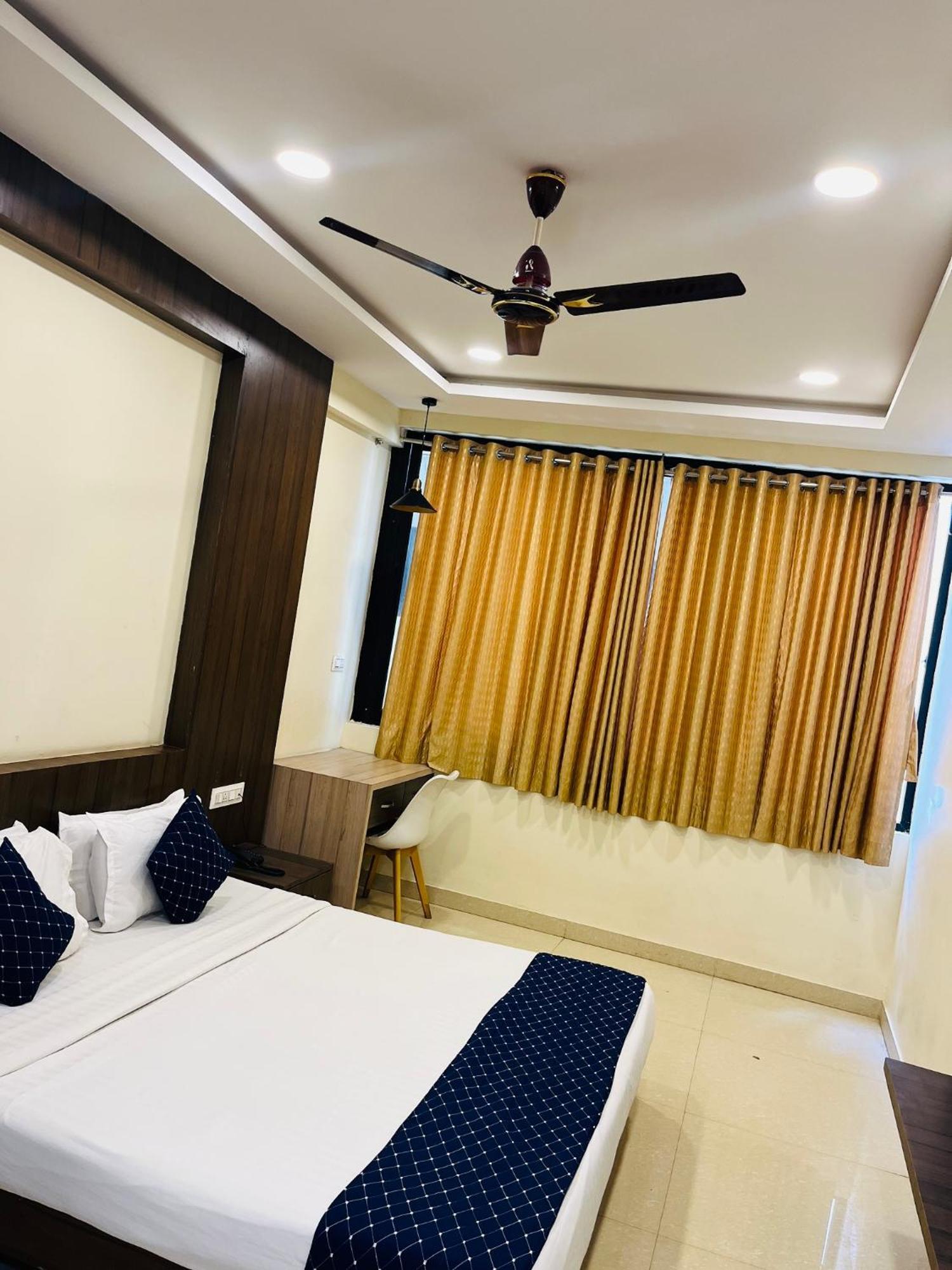 Stayguru Hotel Atithi Bhuj Exterior photo
