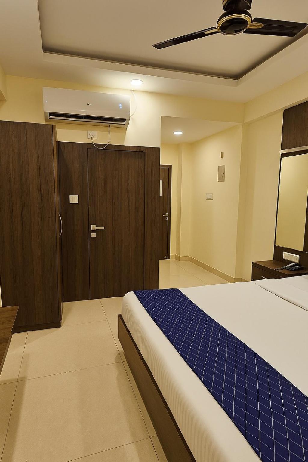 Stayguru Hotel Atithi Bhuj Exterior photo