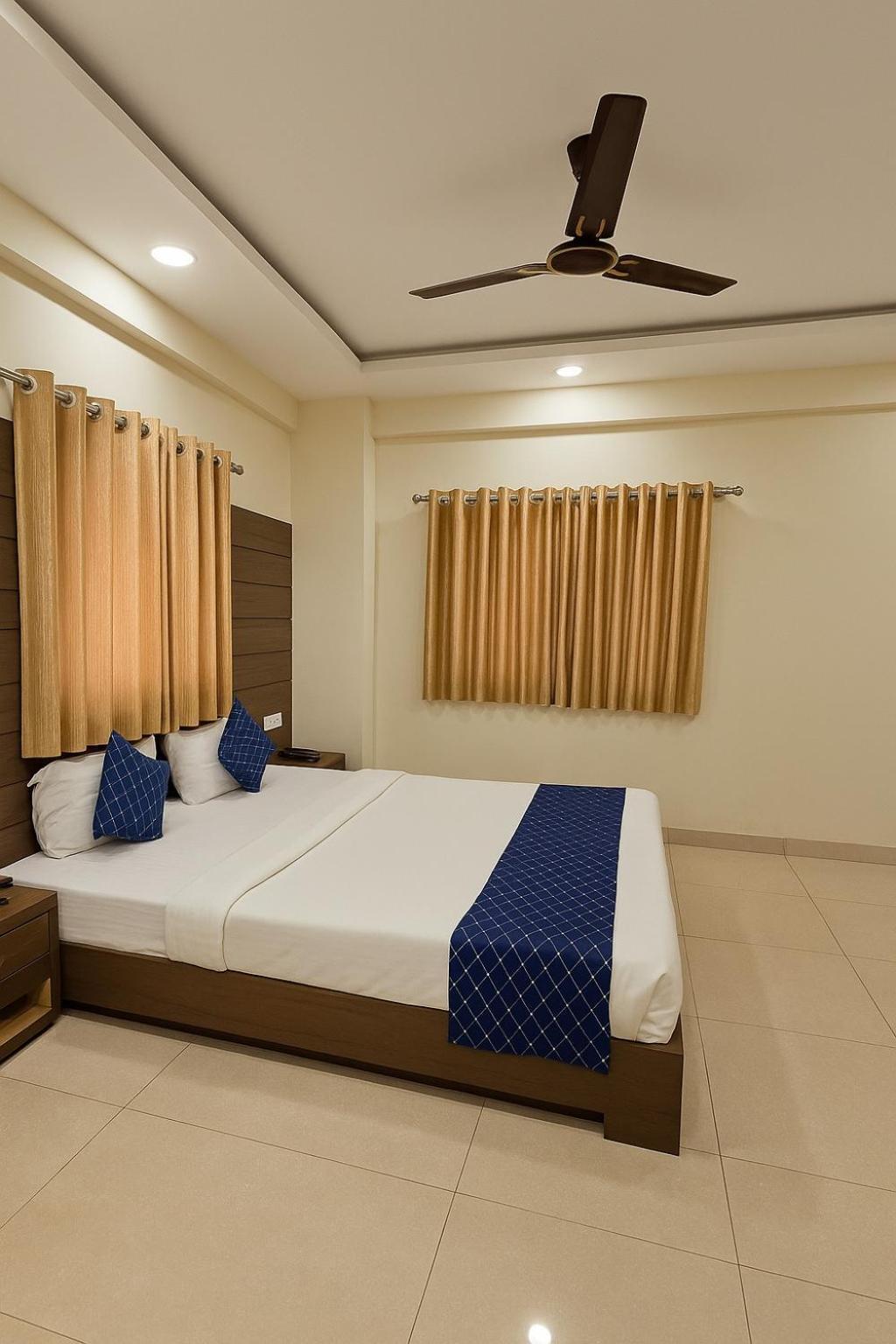 Stayguru Hotel Atithi Bhuj Exterior photo